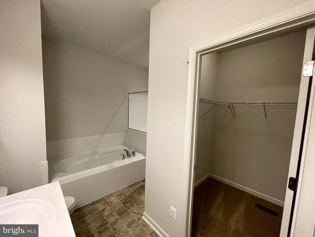 Photo - 200 Norland Knoll Dr