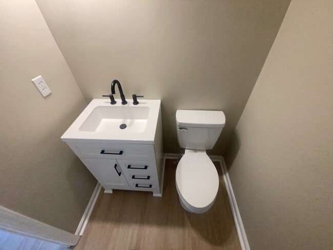 Photo - 3329D Moorewood Dr