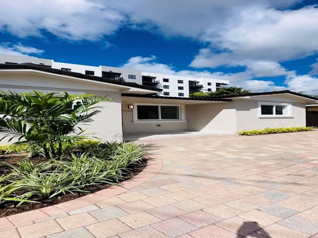 $5,100 4120 sw 69 ave - $5,100 4120 sw 69 ave Casa