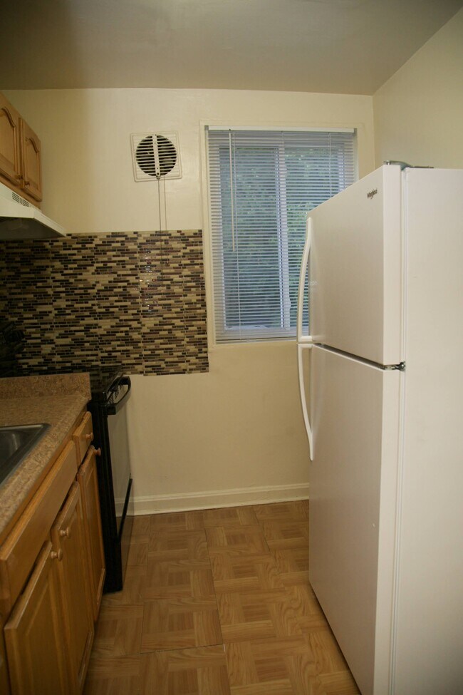 Kitchen - 2901 Gainesville St SE