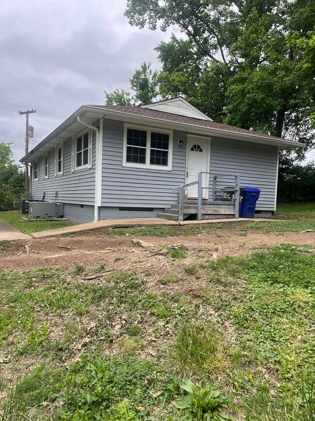 Photo - Oak Ridge 37830 - Move-In Ready 2 bedroom duplex - Call Lisa or Shannon