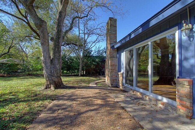 Photo - 5611 Arboles Dr