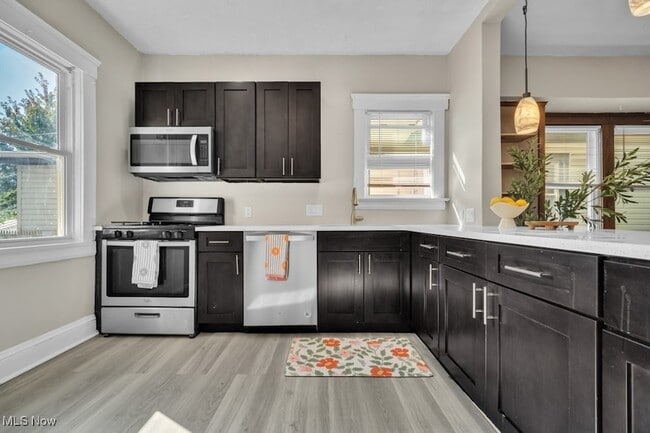 Photo - 1457 W 114th St