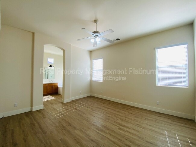 Photo - 2916 Roberts Ave