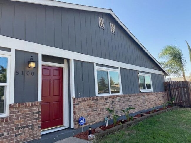 Photo - Valley Hi / N. Laguna 2 Bdrm 1 bath half-plex