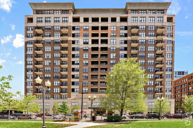 Building Photo - 849 N Franklin St Rental
