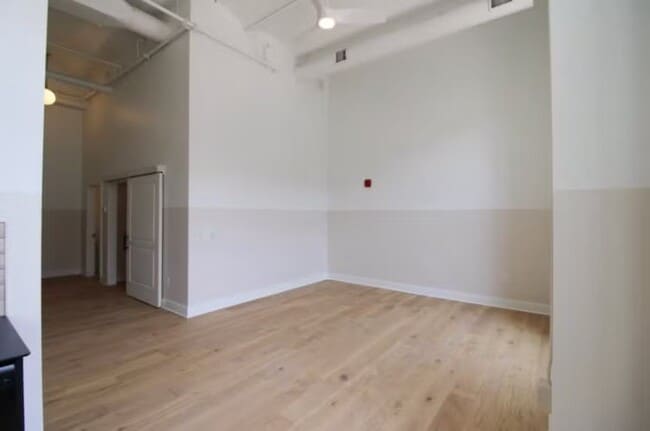 Photo - 30 W Broad St