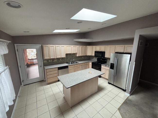 Photo - 613 Monroe St