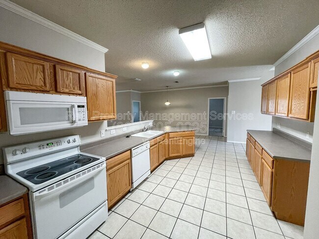 Photo - 6715 91st St