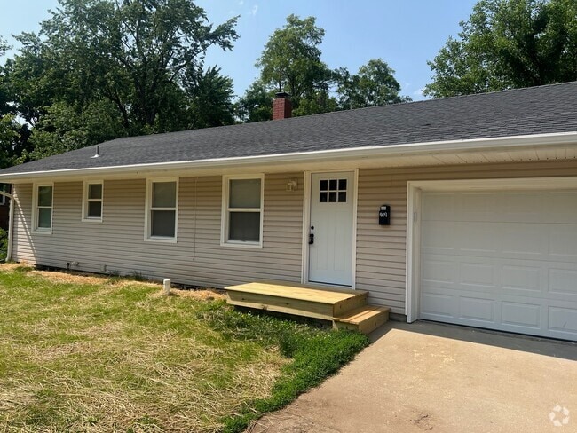Building Photo - 409 Anderson St Rental