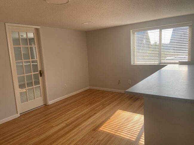 Photo - 1037 Cornwall St