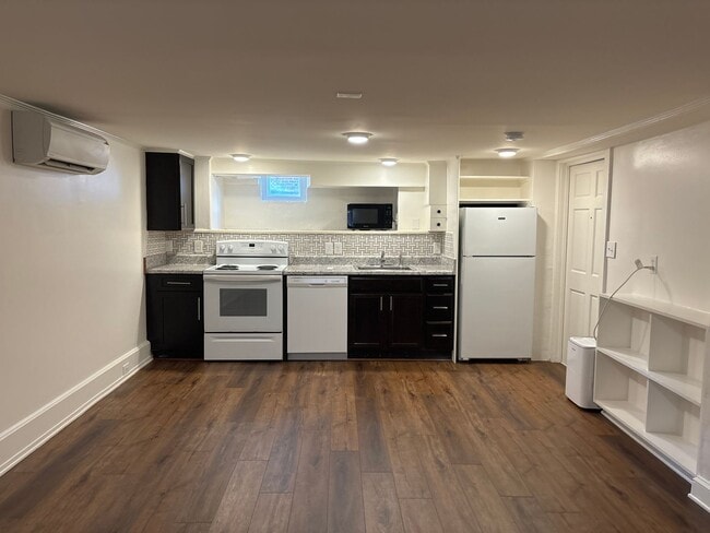 Photo - 1 Bedroom Lower Level Unit - Water Included!