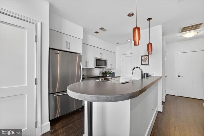 Building Photo - 2100 11th St NW Unit 402