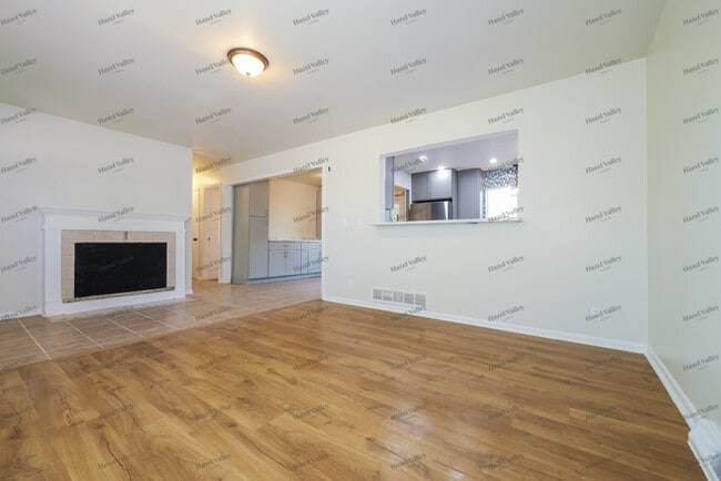 Photo - 8955 E 84 St