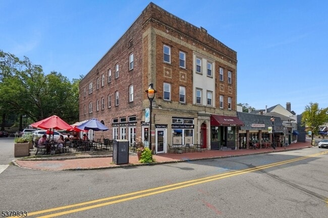 Building Photo - 166 Maplewood Ave Unit 3 Rental