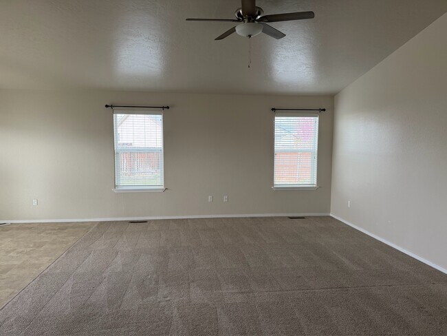 Photo - 108 NE Malad Ct