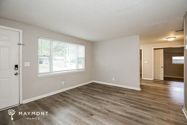 Photo - 260 Lee Dr