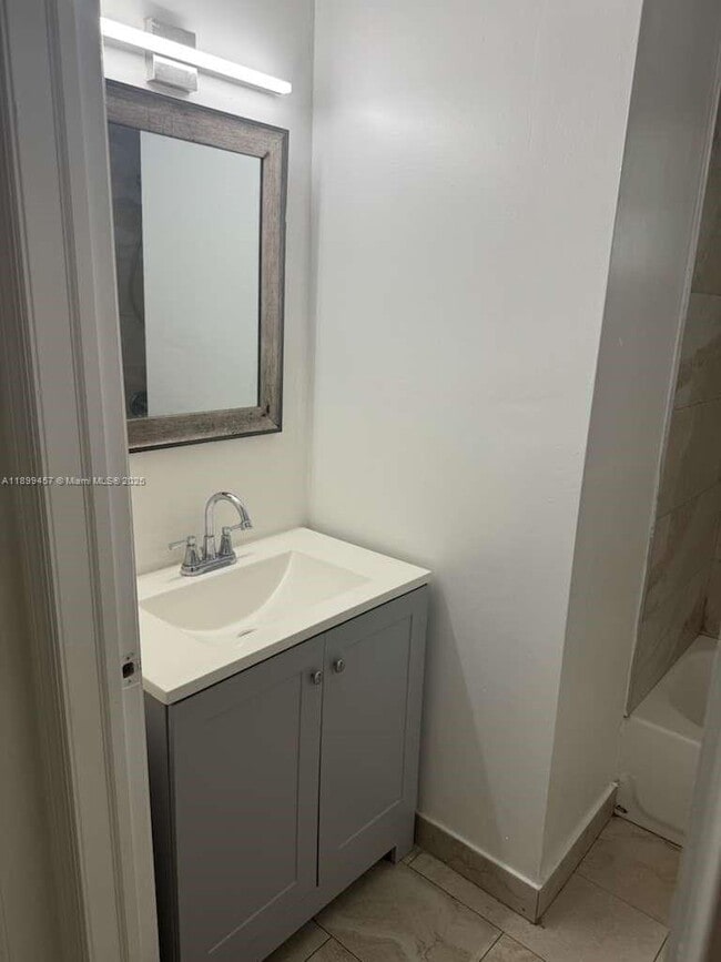Photo - 3 bedroom in Miami FL 33142