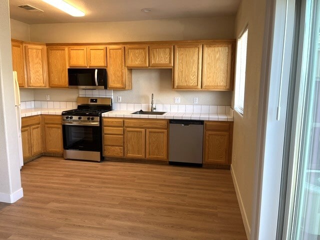 Kitchen - 1600 Park Ln
