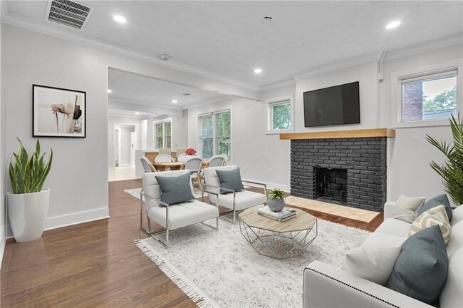 Photo - 265 Haas Ave SE