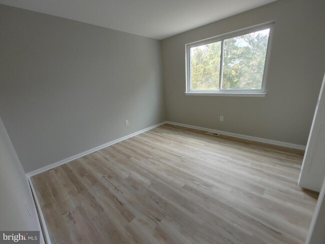 Photo - 649 Jarvis Rd