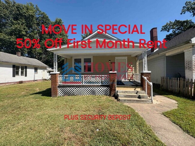 Building Photo - Three Bedroom | Detached Garage | Move In ...