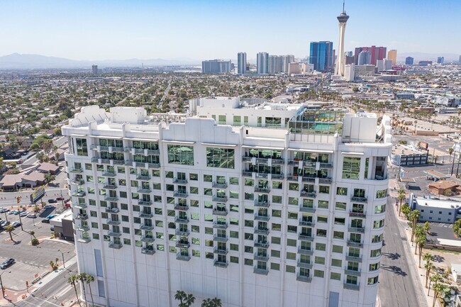 Building Photo - 1 bed modern loft high rise in the Arts Di... Unit 901