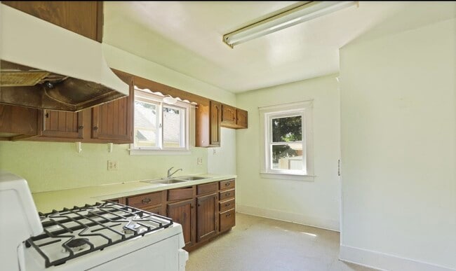 Photo - 2207 W Genesee Ave