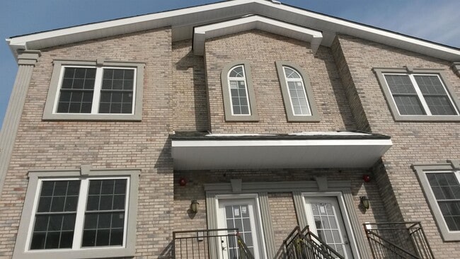 Building Photo - 112 39th St Unit #1