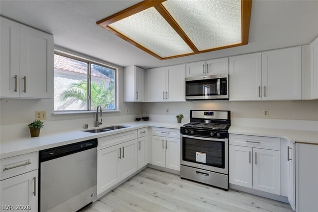 Building Photo - 582 Searchlight Dr