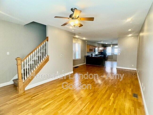 Photo - 2145 Victor St