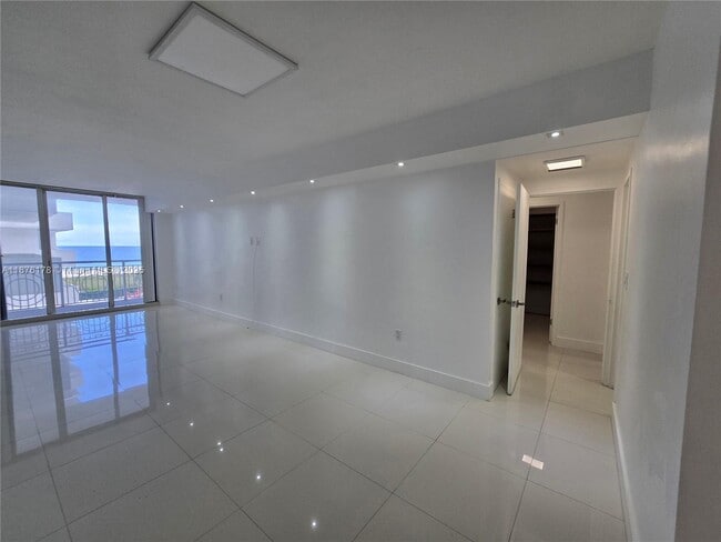 Photo - 5825 Collins Ave Unit J4