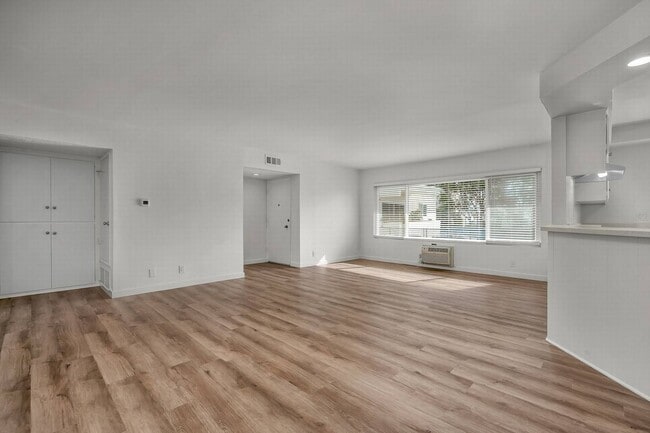 Photo - Stunning HUGE Top-floor 2+2 Unit Unit 15