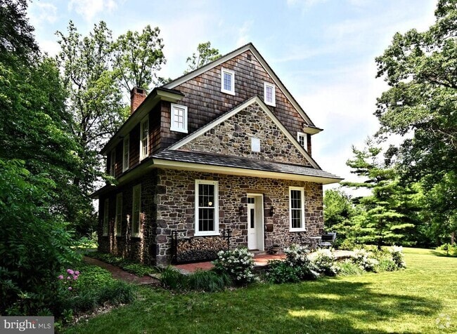 Building Photo - 1938 St Matthews Rd Rental