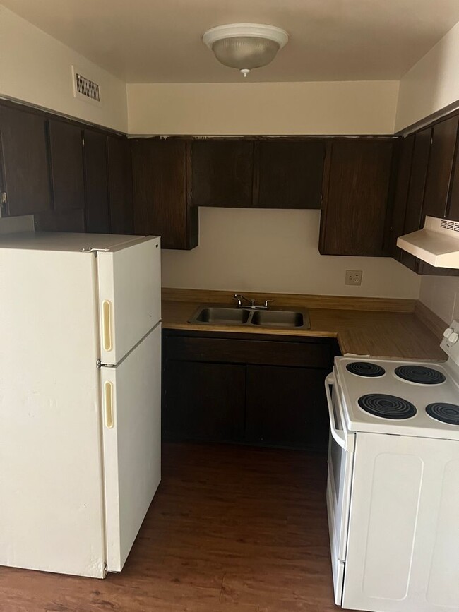 Building Photo - 1 Bedroom 1 Bath In Central Las Vegas Unit 26 Rental