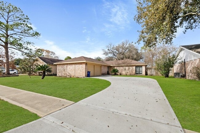 Photo - 13730 Piping Rock Ln House