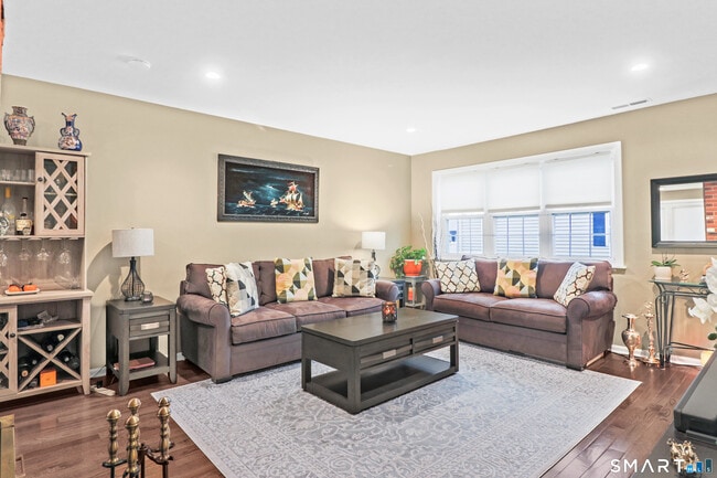 Photo - 14 1/2 Fairview Ave Unit B3