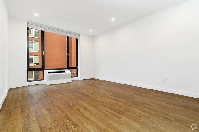 Building Photo - 1 bedroom in LONG ISLAND CITY NY 11101 Unit 10B Rental