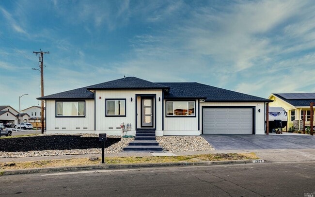 Building Photo - 1327 Crestview Ct