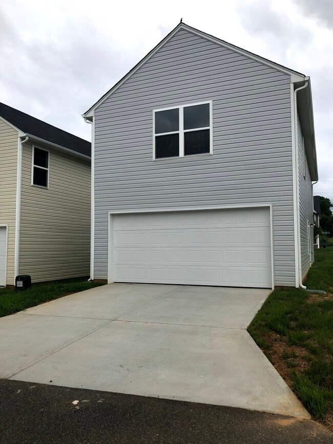 Photo - 1704 Overcreek Cir