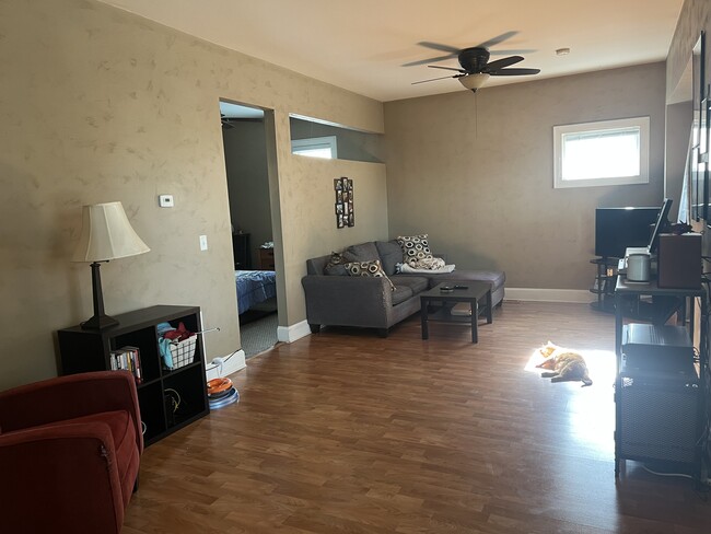 Building Photo - 220 W Maple St Unit 220 Rental