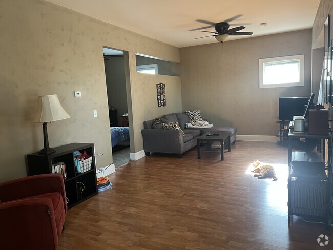 Building Photo - 220 W Maple St Unit 220 Rental