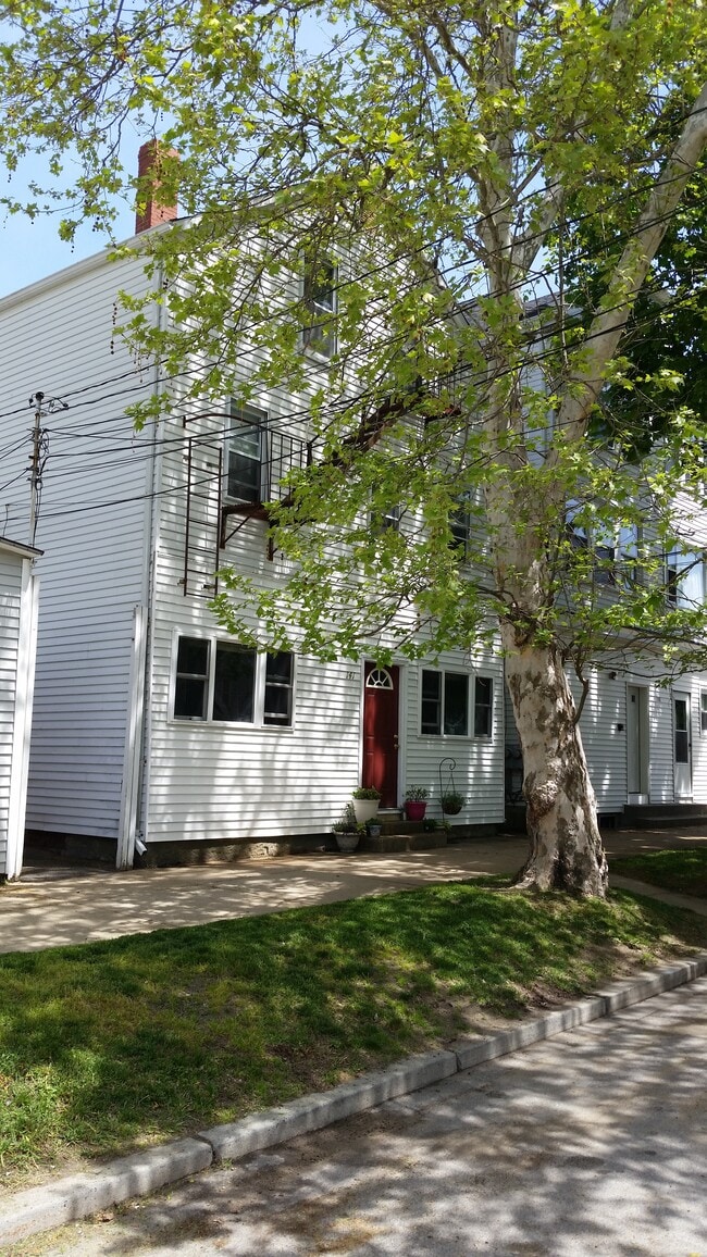 Building Photo - 141 Bradford St Unit 3