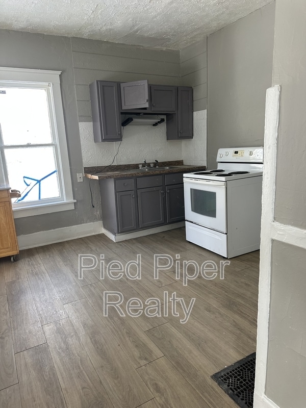 Photo - 820 E Wyandotte St