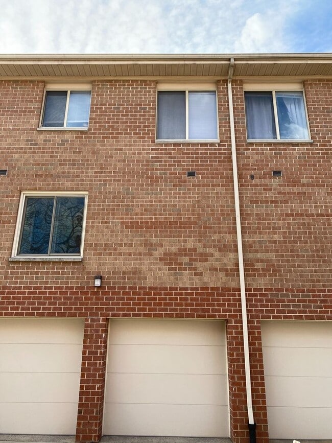 Photo - Gorgeous 2-Bedroom Townhome Near the Art Museum! One-Car Garage Included!