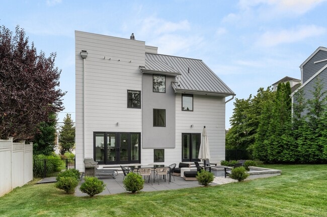 Photo - 200 Hillspoint Rd