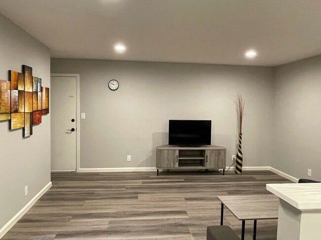 Photo - 1592 Quebec Ct Unit 4