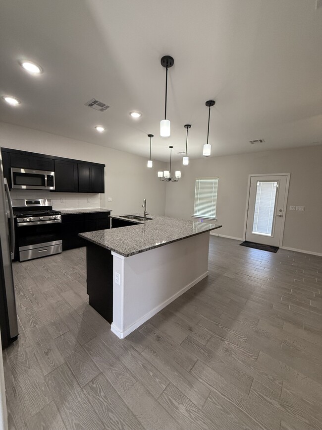 Photo - 1099 Sky River St