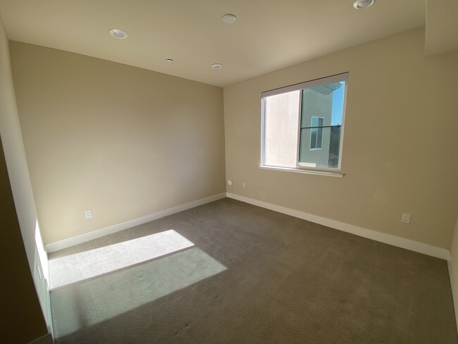 Photo - 1048 Monroe St Unidad 3rd fl