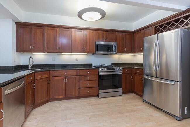 Photo - 910 Beacon St Unit 4R